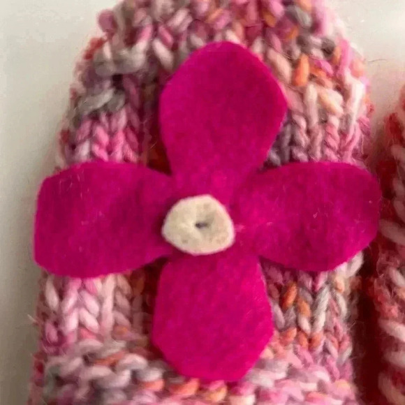 Children’s Handmade Baby Slippers with felt flowers and Matching Heart Barrettes - Picture 2 of 6